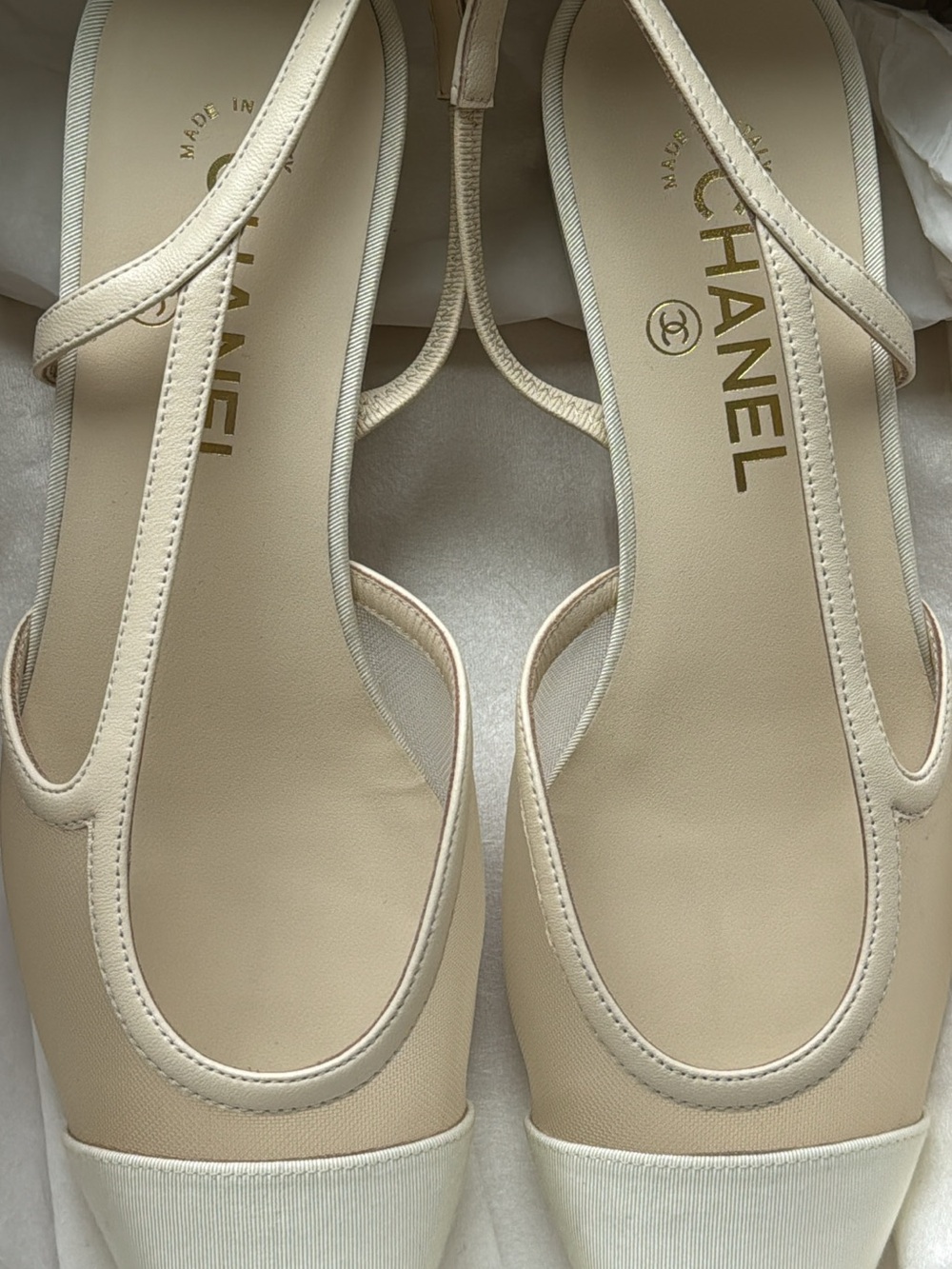 CHANEL 2026 White Slingback Flats - Picture 3 of 4